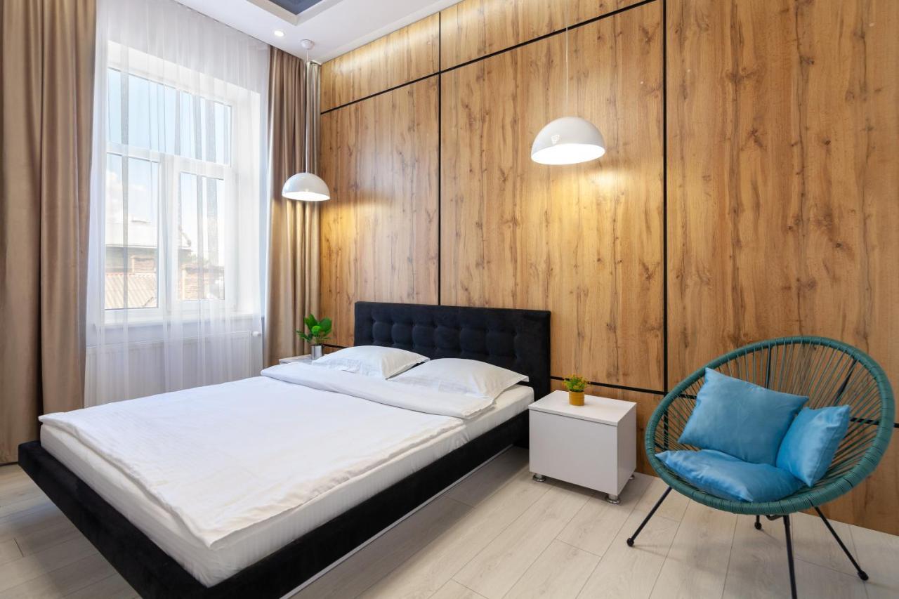 Leogrand Vip Apartments On Pidhirna 3 Lviv Exterior photo